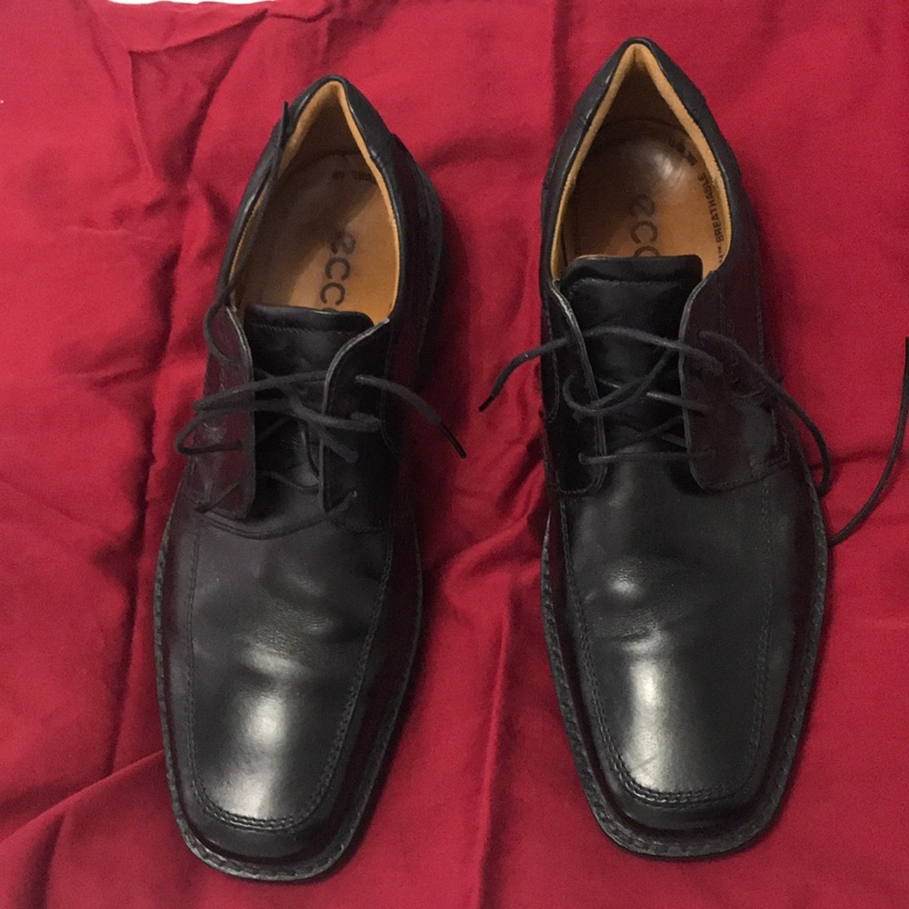 Black leather Ecco dress shoes size 11 (EU46)
